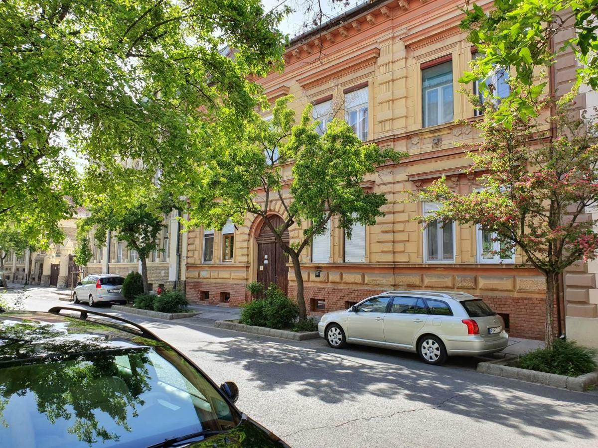 Szandi Belvarosi Apartman Szeged Exteriör bild